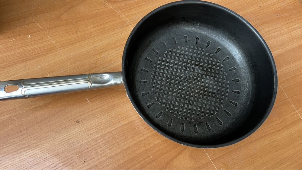 Продаю сковородки 2 шт