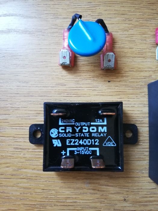 Solit State Relay Crydom 12 A - 25 A D2425 EZ240D12