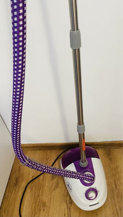 Aparat de calcat vertical cu aburi, marca Daewoo, 1600 W