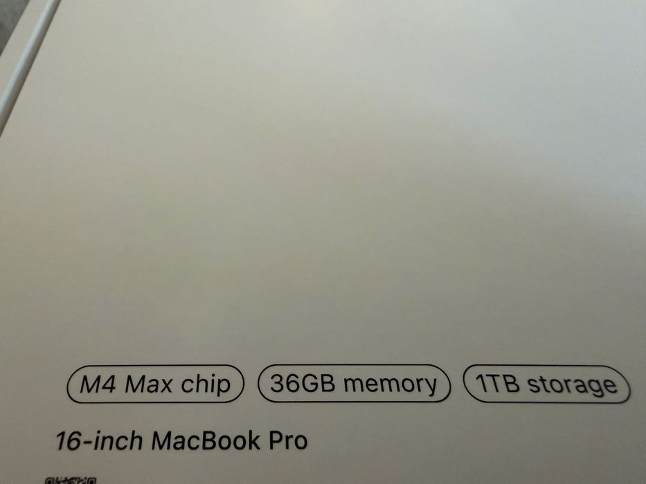 Macbook Pro 16 M4 Max 36GB Ram 1TB SSD