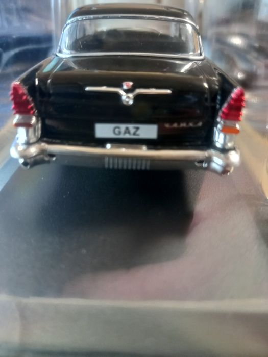 колекционерски метални колички 1;43