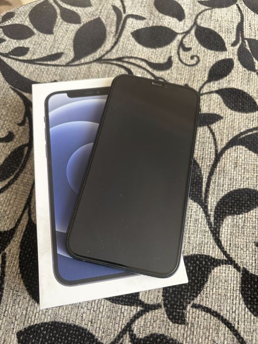 Продам iPhone 12 64g.