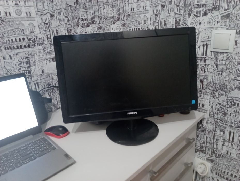 Монитор PHİLİPS.