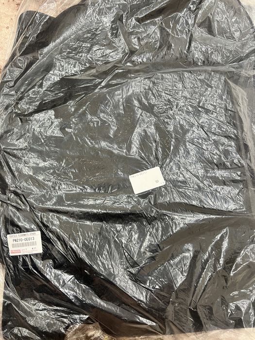 Продается полики оригинал на Тойота