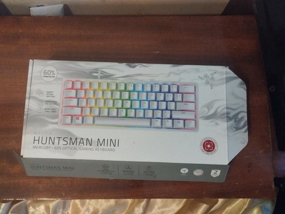 Продавам razer huntsman mini 60%
