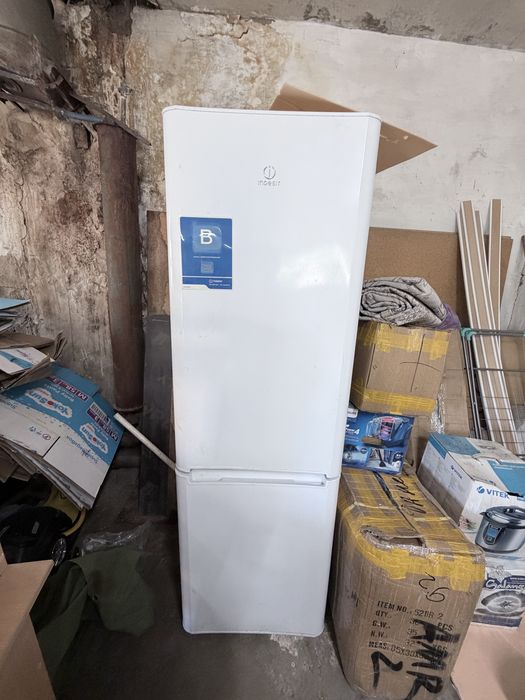 Продается холодильник Indesit