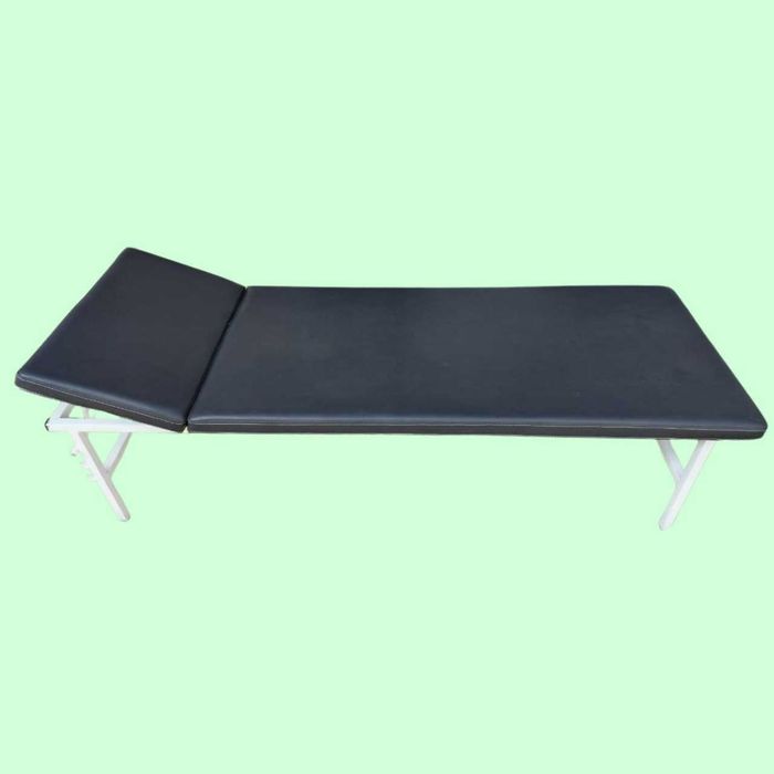 Медицинское оборудование комплектом — кушетка, столы, шкаф, ширма и др