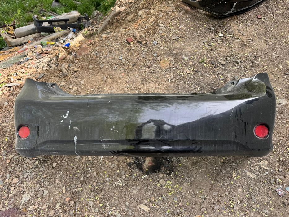 Продам задний бампер на Toyota Corolla