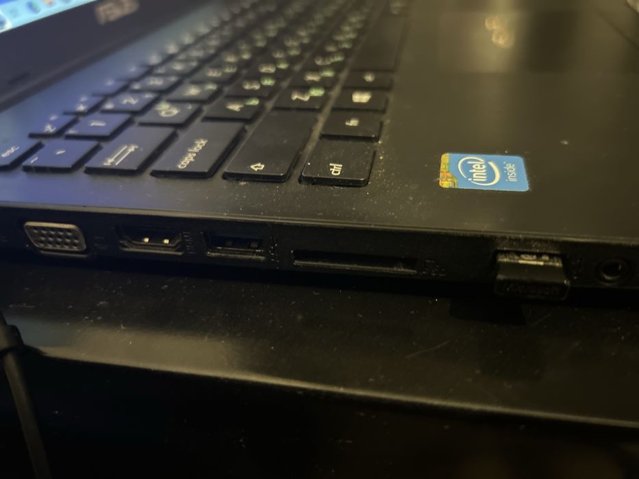 Лаптоп asus