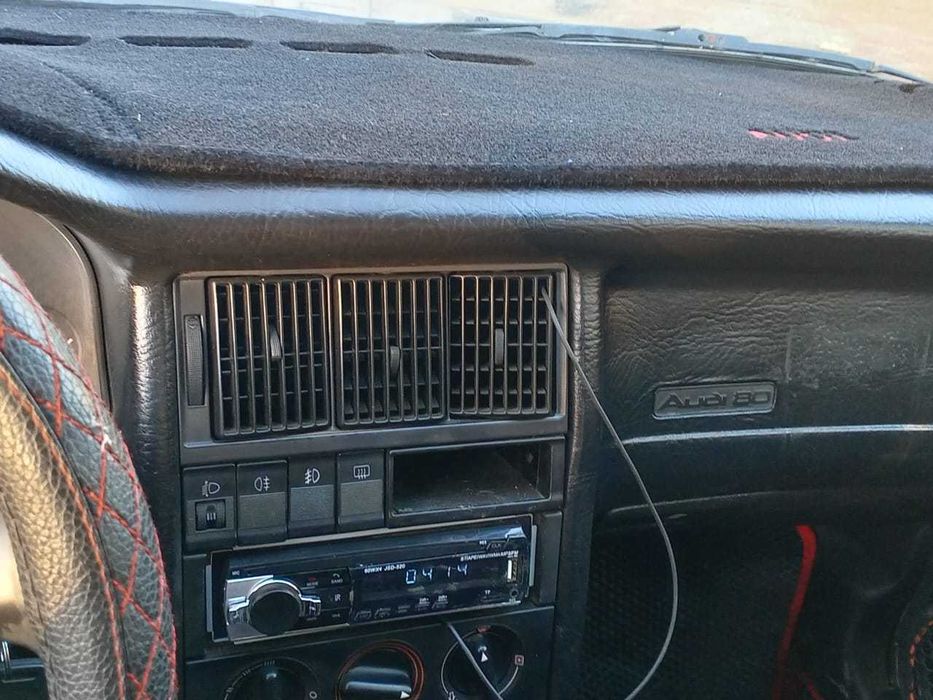 продаю ауди 80..