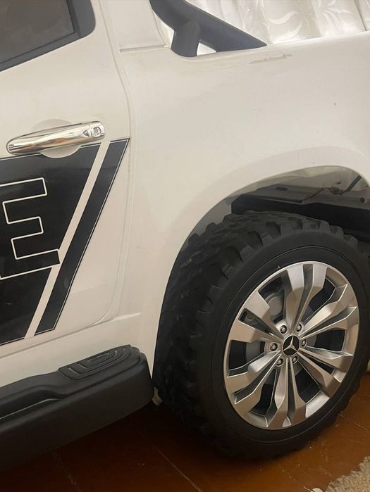 Продается хорошая полицеская детская машина