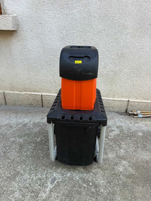 Дискова дробилка за клони с кош 2500W