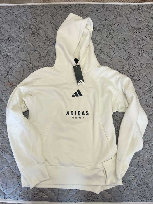 Adidas дрехи от фалирал магазин