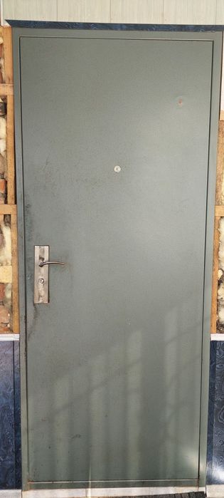 Дверь входная железная