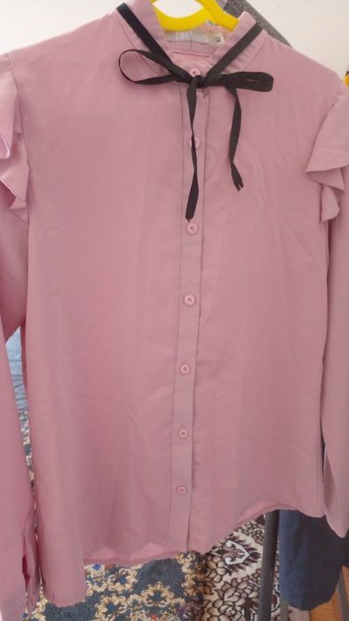 Kiyimlar sotiladi hammasi 500 000 sum