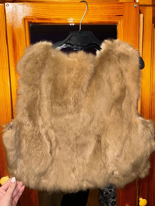 Дамски къс елек от естествена заешка кожа. XS-S размер