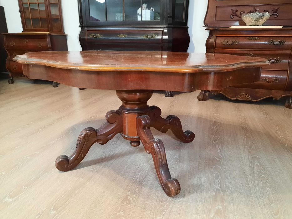 Vand mobila de sufragerie, sculpata, din lemn de cires.