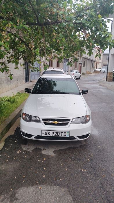 нексия 2  1.6 сотилади  без кондитцонер