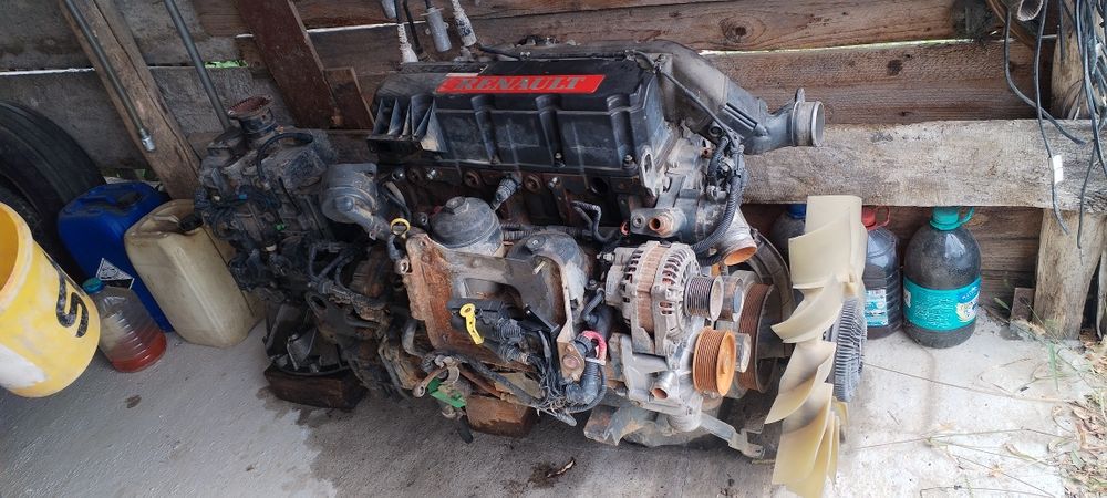 Dezmembrez Renault Midlum