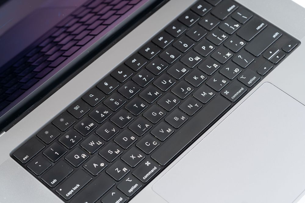 ПРОДАМ MacBook Pro 16” M1 Pro (16GB / 512GB SSD)