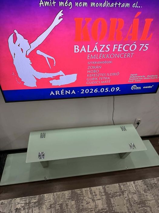 Vând masă tv de sticlă