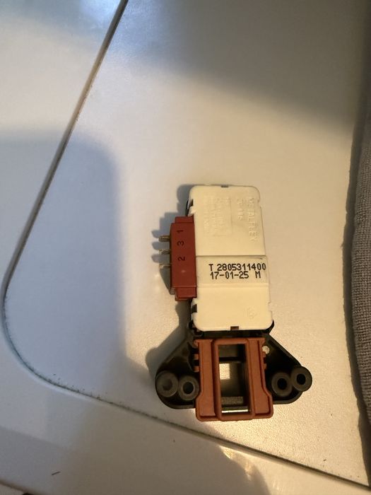 Zavor/incuietoare/Hublou  masina de spalaZV446 Arctic/ Beko 2805311400