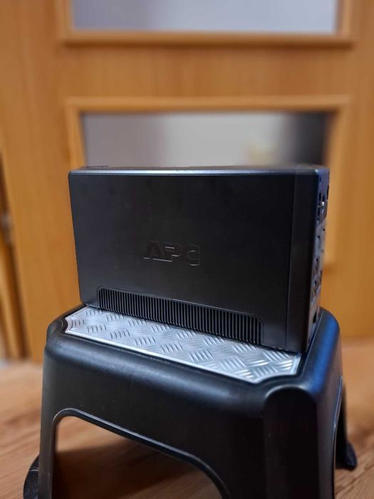 UPS APC Back-UPS Pro 550