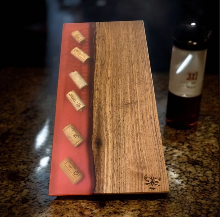 Дъска от епоксидна смола и дърво