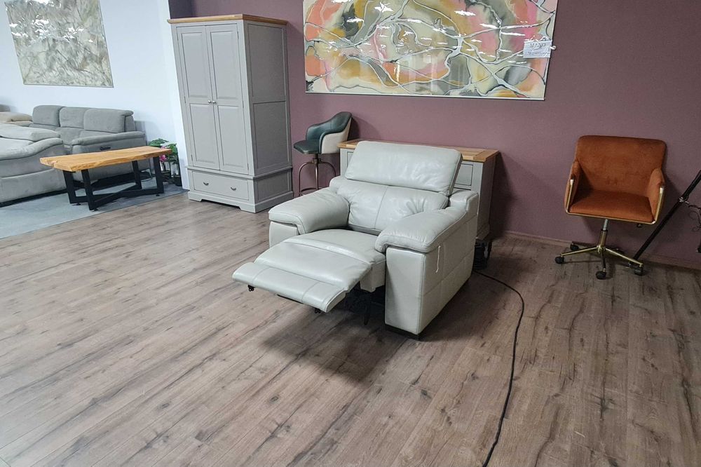 Сив кожен фотьойл с електрически релаксиращ механизъм