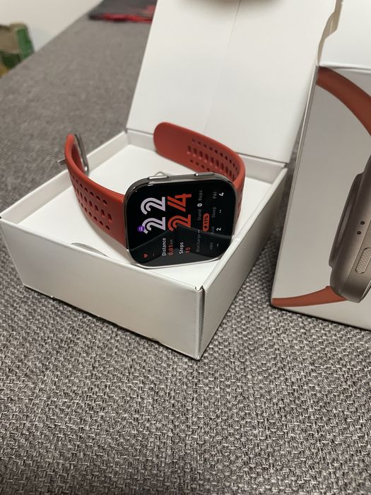 Смарт часовник Amazfit Bip 6 - нов!