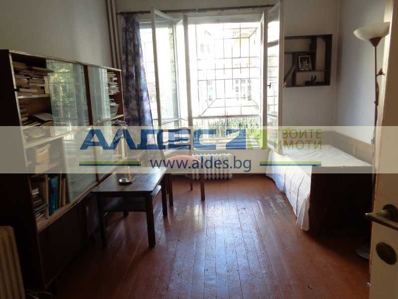 Продава се Тристаен апартамент в София, Яворов - 90 кв.м за 3323 €/кв.м - Снимка #13