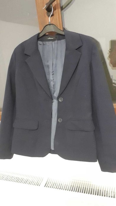 Vand 2 sacouri dama.