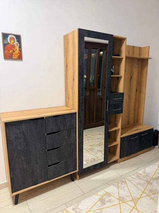 Vand mobilier hol