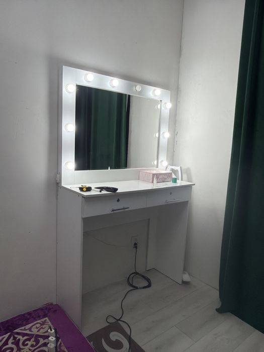 Столик для визажиста