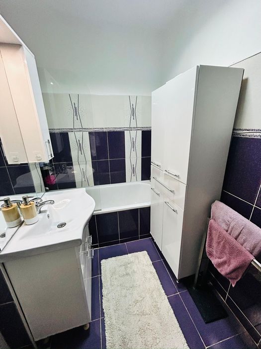 Vand apartament 3 camere zona linistita