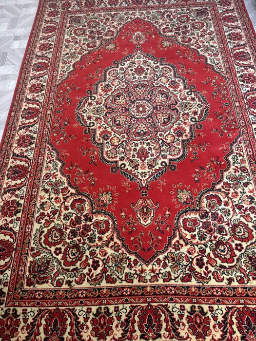 Продается ковер в отличном состоянии