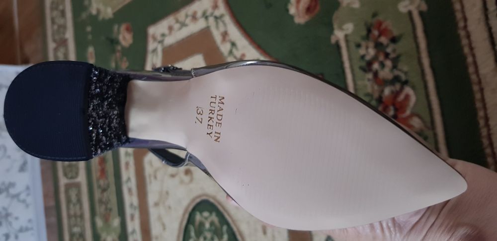 Босоножка новая киілмеген