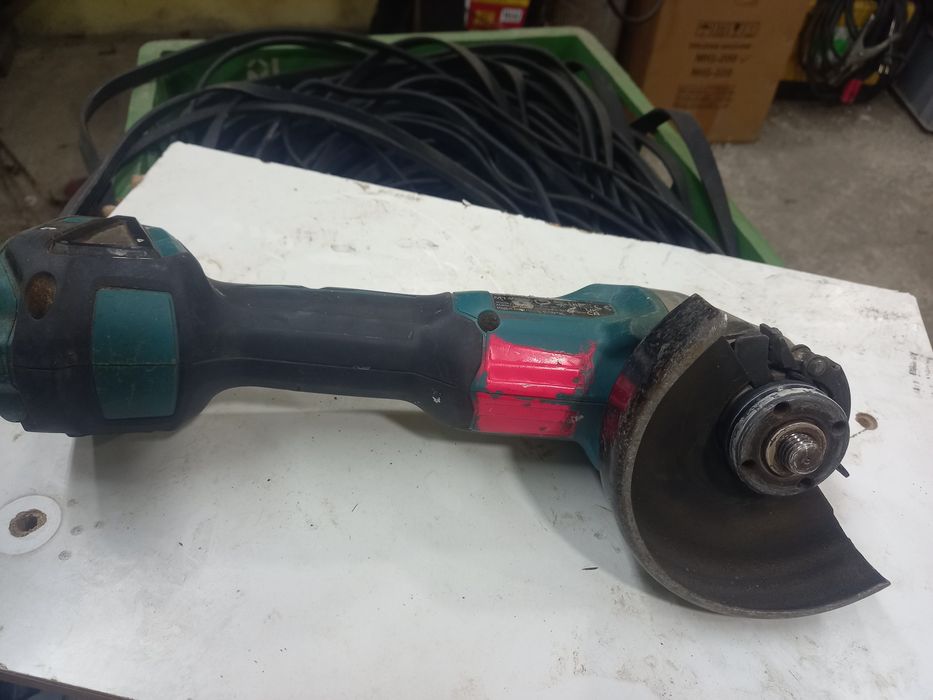 Акумулаторен ъглошлайф Makita