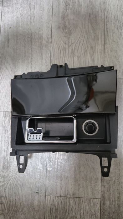 Мерседес 204  бар деталь