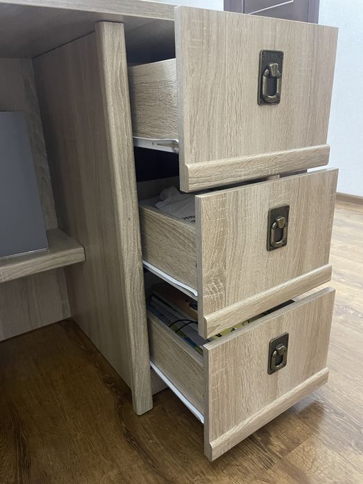 Письменный стол, город Шымкент