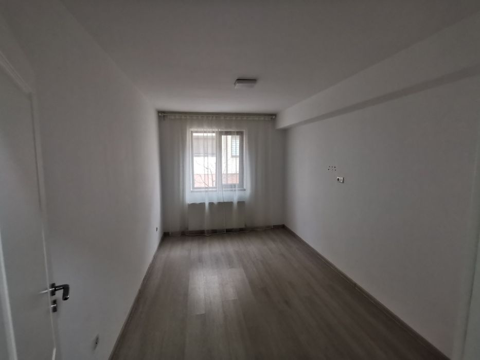 Închiriez apartament 3 camere decomandat + loc parcare zona Dobroesti , gol gata de mutat / se face contract ( Zona Pod Fundeni - Dobroesti)