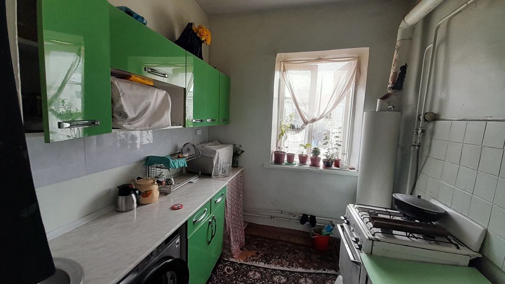 Қорасаройда 3хона сотилади2этажли уц