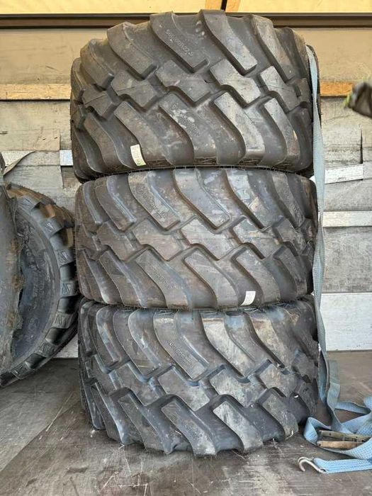 Anvelope noi radiale 560/60R22.5 pentru remorca marca BKT
