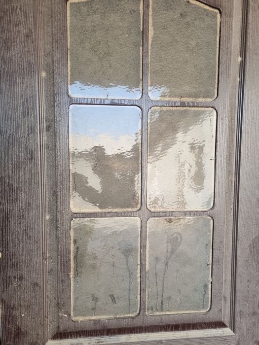 Oq akfa eshik va derazalar yogoch eshigam ichida