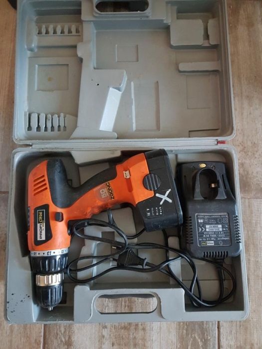 Bosch 9.6v+incarcator universal bosch