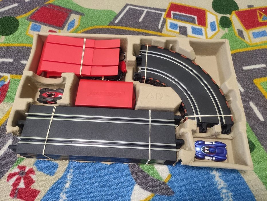 Писта Carrera Sonic 4.3 метра с две колички 4.3 метра