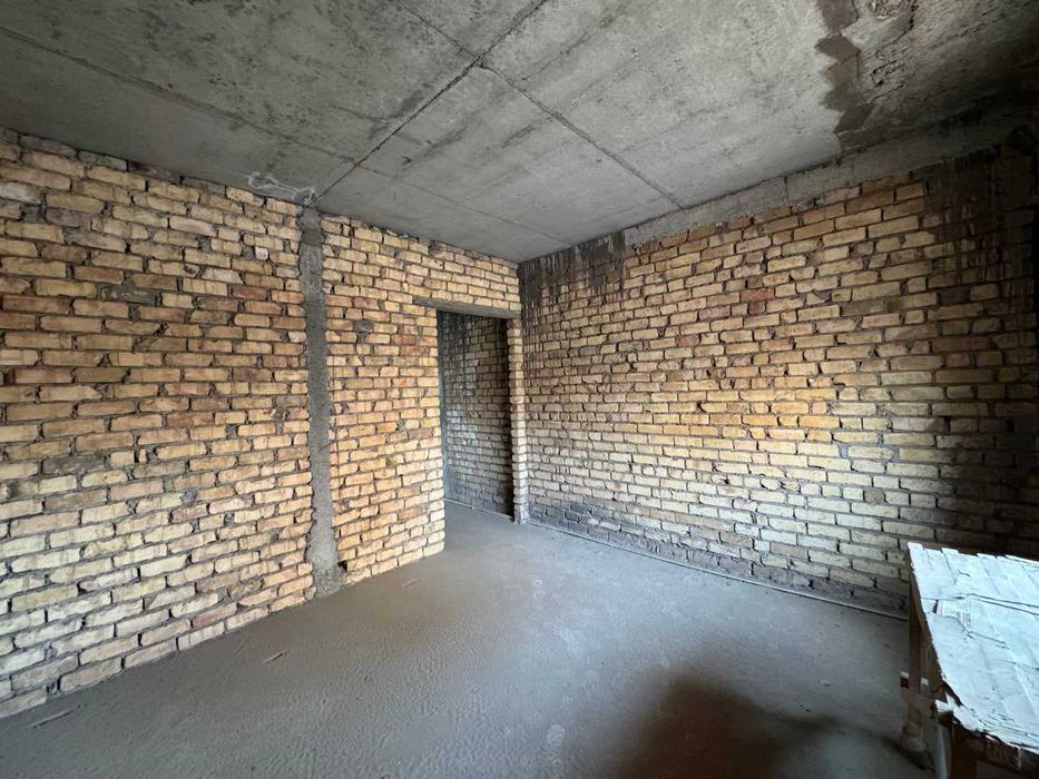 4-5 ком/ Габус/ Яккасарай/ глинка/ 170 м2/ вид во двор/срочно/ коробка