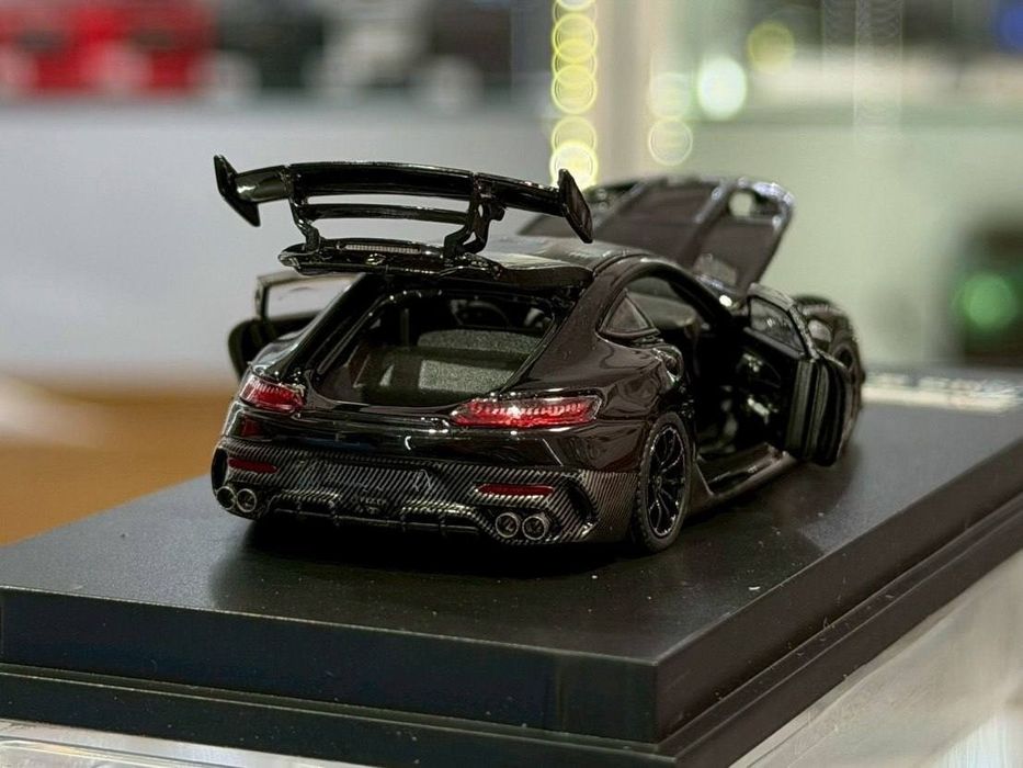 1;64 Mercedes-Benz AMG GT