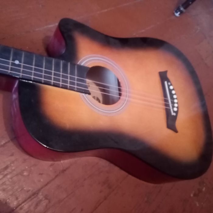 Гитара 6 струнка