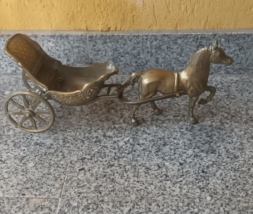 Cal cu trăsură din Bronz